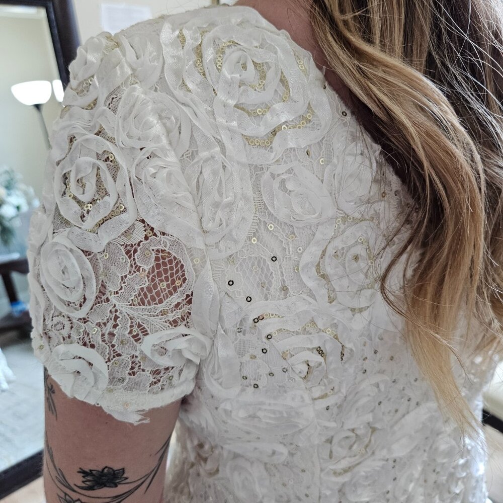 Size 14 white/gold rosette soutache lace short sleeve aline gown Alex Evenings - Picture 2 of 8